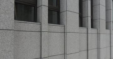 浙江芝麻灰外墙干挂石材及施工注意事项