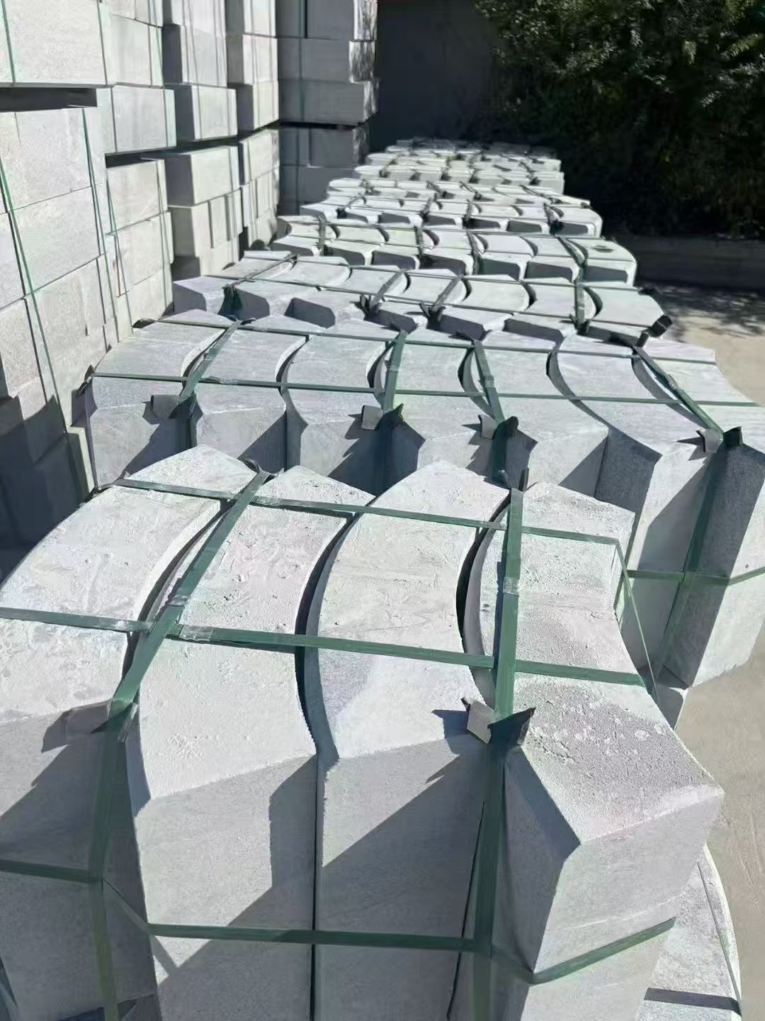 浙江 芝麻灰弧形路沿石