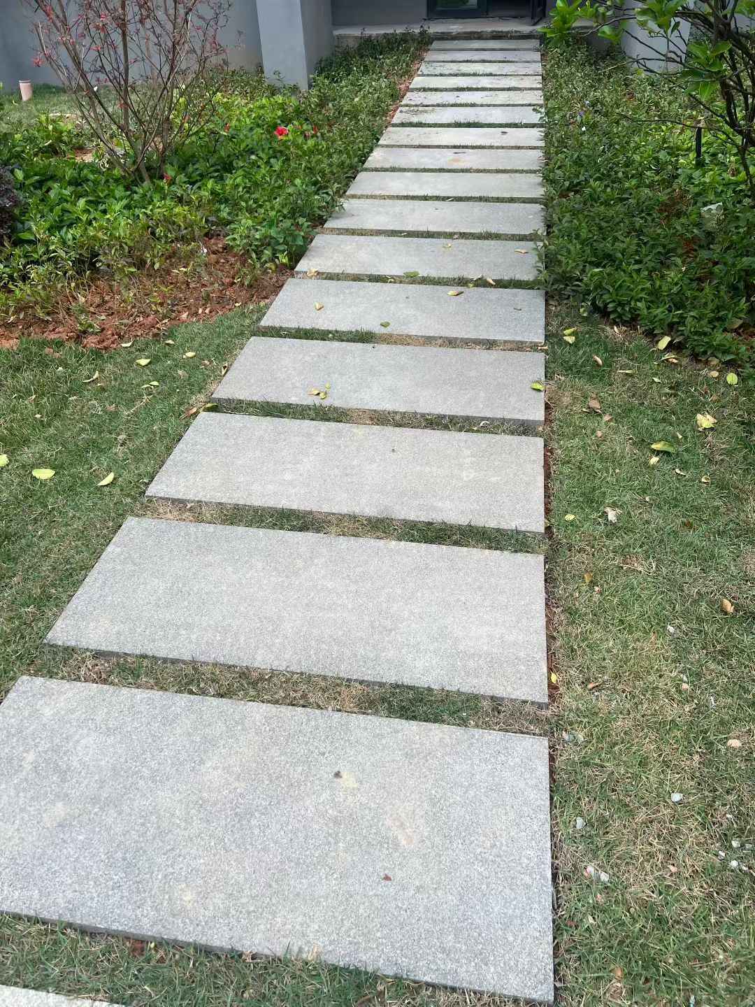 浙江 芝麻黑小区踏步、汀步石铺装效果