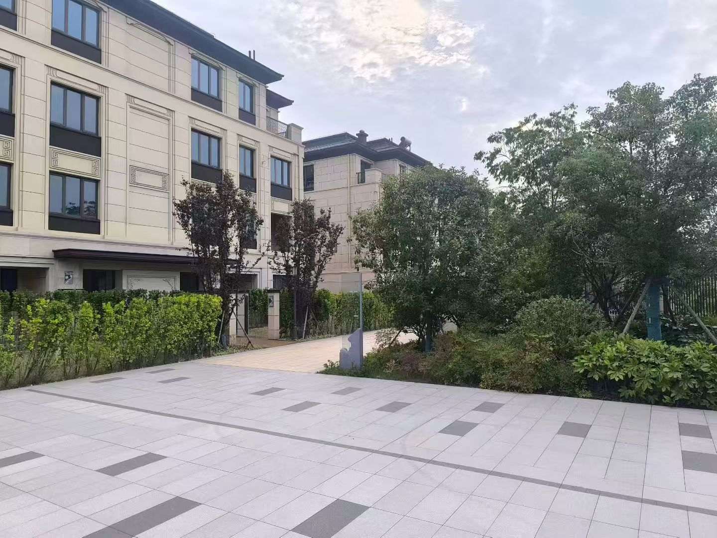 浙江 芝麻白与芝麻白搭配铺装，尺寸1200*600